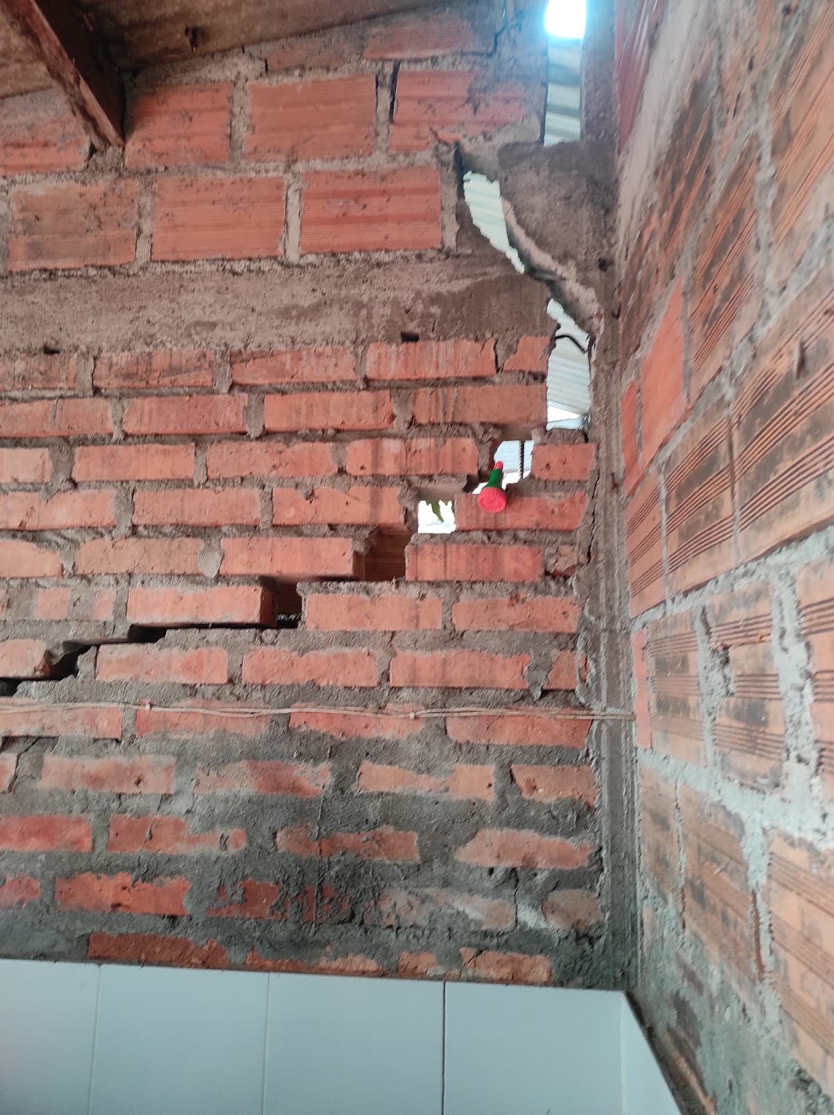 Vivienda afectada por el terremoto